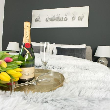 M-Style 01 Apartment Mit Terrasse Und Gasgrill, 24H Self-Check-In, Free Parking, Netflix Núremberg Exterior foto