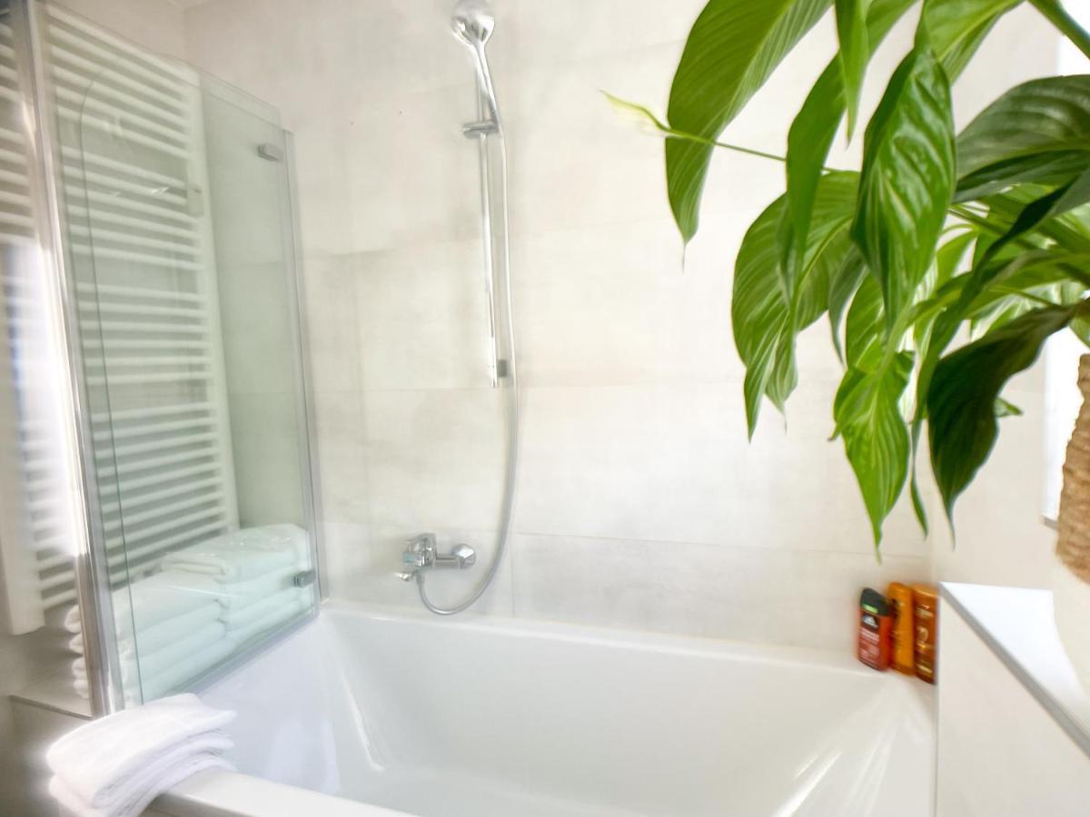 M-Style 01 Apartment Mit Terrasse Und Gasgrill, 24H Self-Check-In, Free Parking, Netflix Núremberg Exterior foto